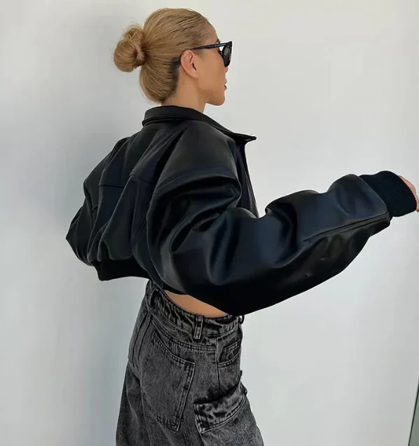 Elevate Your Casual Look with Women's Wide-Leg Jeans - Image 5