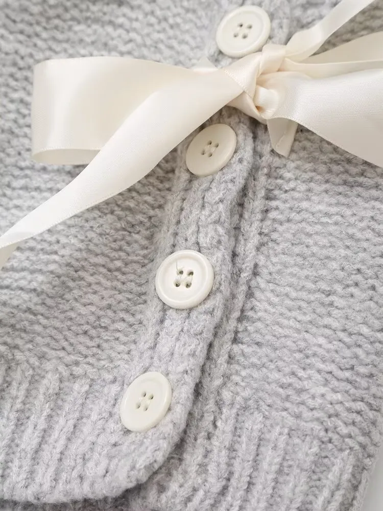 Women's Back Bow Hollow-Out Sweater Vest – Stylish Knitted Lace-Up Design for a Chic Look
